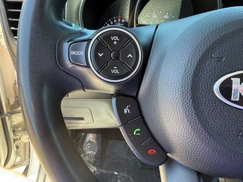 Used 2016 Kia Soul + FWD image 16