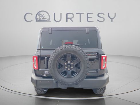 Used 2025 Ford Bronco Outer Banks AWD/4WD image 2
