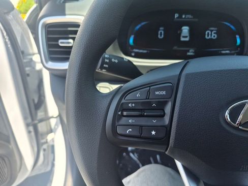 Used 2026 Hyundai Venue SE FWD image 13