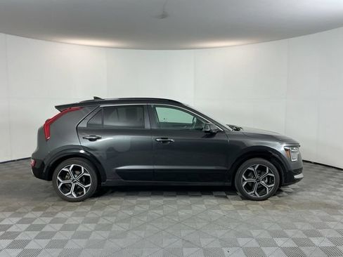 Used 2023 Kia Niro SX Touring FWD image 4