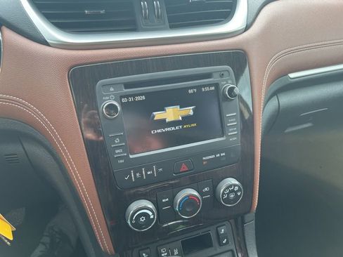 Used 2017 Chevrolet Traverse LT w/ Style and Technology Package image 13