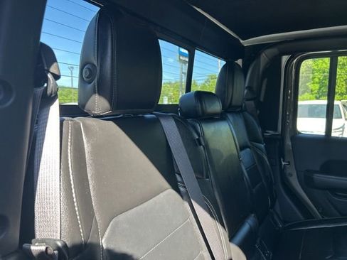 Used 2020 Jeep Gladiator Overland AWD/4WD image 14