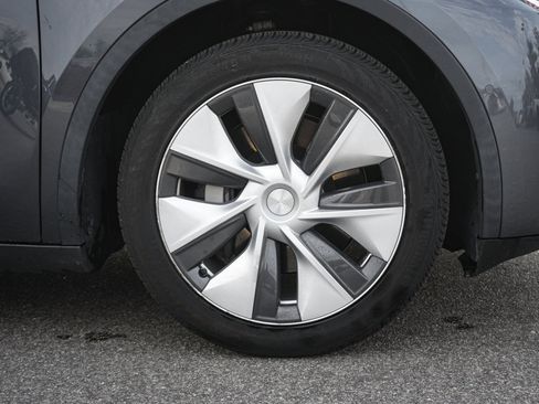 Used 2021 Tesla Model Y Long Range AWD/4WD image 13