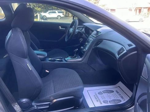 Used 2011 Hyundai Genesis 2.0T image 10