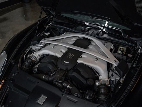 Used 2015 Aston Martin Vanquish Coupe RWD image 33