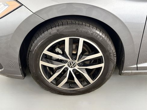 Used 2025 Volkswagen Jetta SE image 38