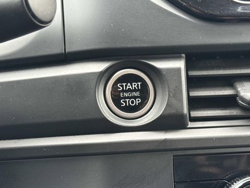 Used 2024 Nissan Pathfinder S image 19