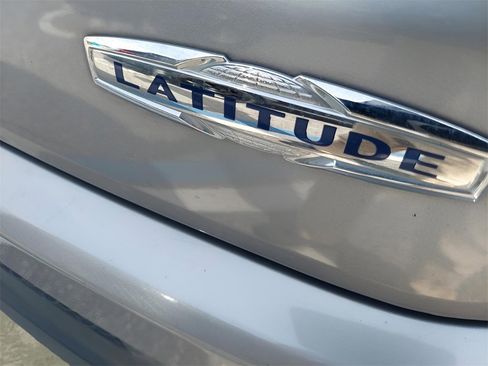 Used 2018 Jeep Compass Latitude image 9