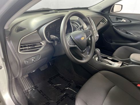 Used 2017 Chevrolet Malibu LS FWD image 9