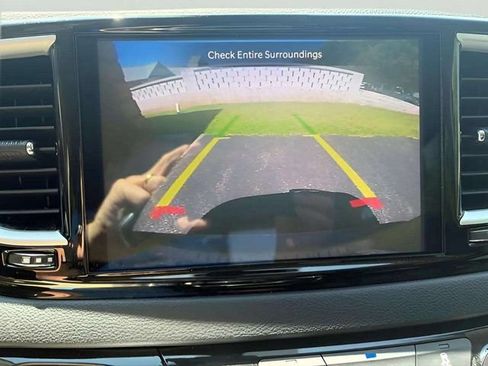 Used 2022 Chrysler Pacifica Touring-L FWD image 10