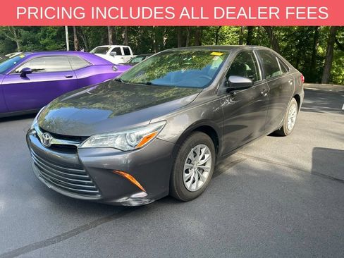 Used 2015 Toyota Camry LE FWD image 12