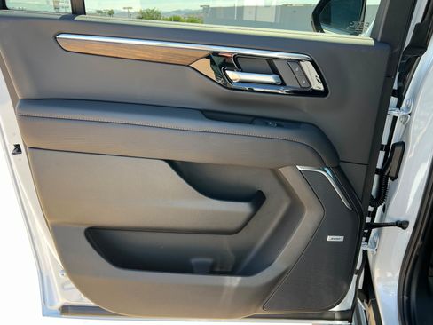 New 2026 Chevrolet Suburban High Country AWD/4WD image 19