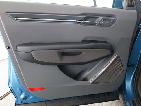 Used 2024 Kia EV9 Land image 11