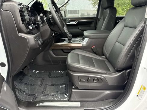 Used 2024 Chevrolet Silverado 1500 LT Trail Boss w/ Convenience Package II AWD/4WD image 24