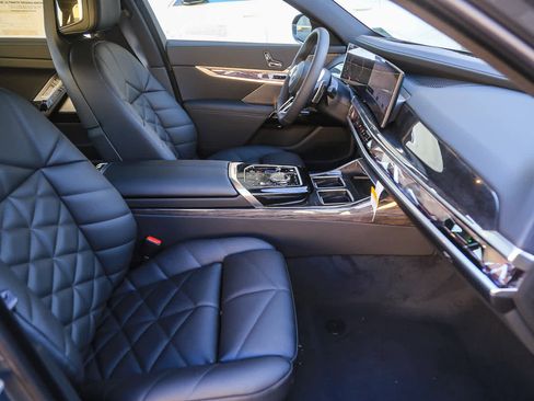 New 2026 BMW 740i w/ Premium Package image 12