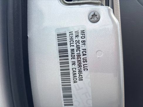 Used 2024 Chrysler Pacifica Touring-L FWD image 11