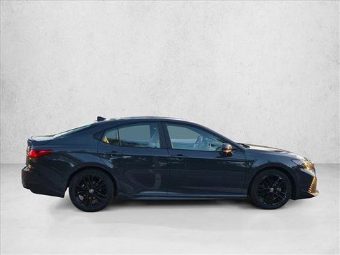 Used 2025 Toyota Camry SE FWD image 4