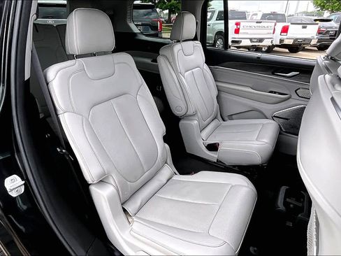 Used 2021 Jeep Grand Cherokee L Overland w/ Luxury Tech Group IV image 21