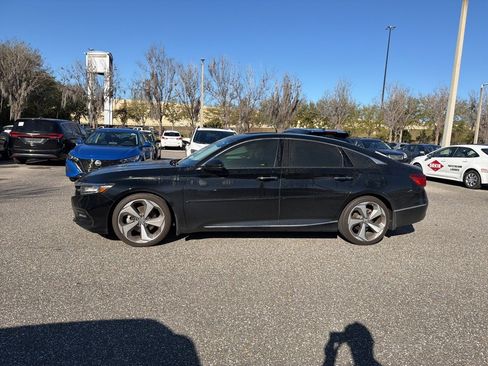 Used 2018 Honda Accord Touring image 2
