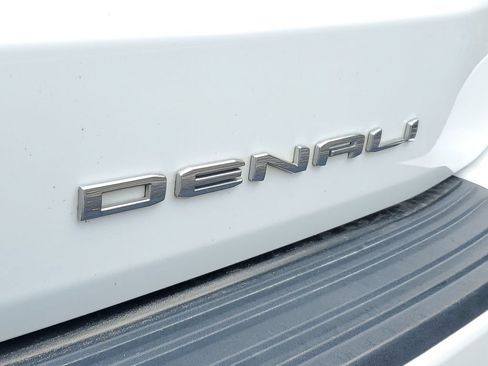 Used 2021 GMC Yukon XL Denali AWD/4WD image 8