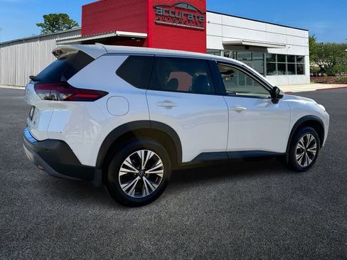 Used 2023 Nissan Rogue SV image 4