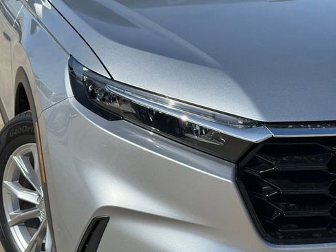 Used 2023 Honda CR-V EX image 3