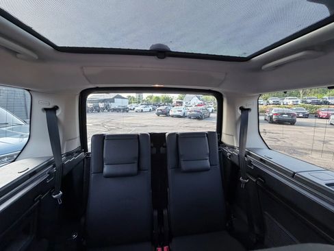 Used 2015 Land Rover LR4 HSE image 24