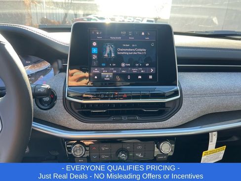 New 2026 Jeep Compass Latitude image 16