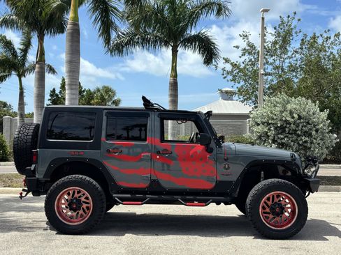 Used 2014 Jeep Wrangler Unlimited Sahara AWD/4WD image 5