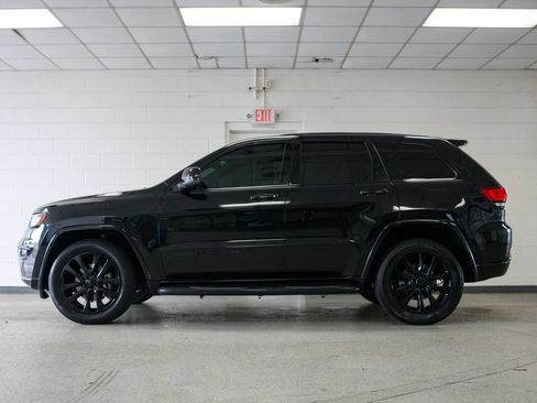 Used 2018 Jeep Grand Cherokee Altitude AWD/4WD image 4