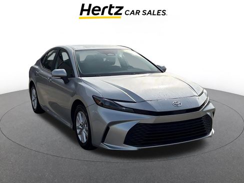 Used 2025 Toyota Camry LE image 1