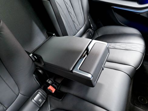 Used 2023 BMW ALPINA XB7 AWD/4WD image 33