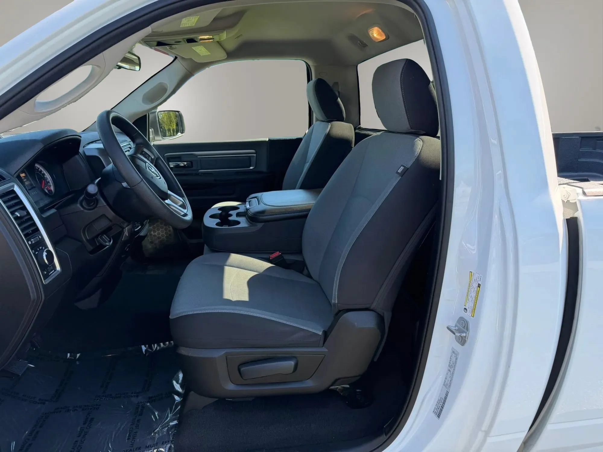 Used 2022 RAM 1500 Classic SLT AWD/4WD image 21