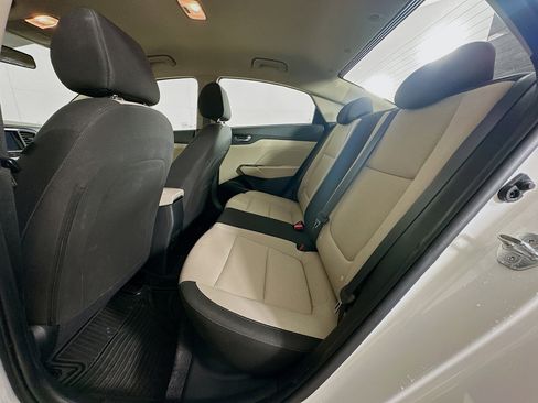 Used 2021 Hyundai Accent SEL FWD image 26