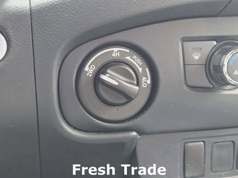 Used 2022 Nissan Frontier SV w/ Technology Package image 13