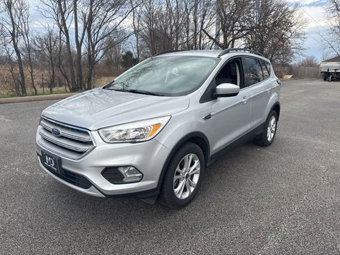 Used 2018 Ford Escape SE image 1