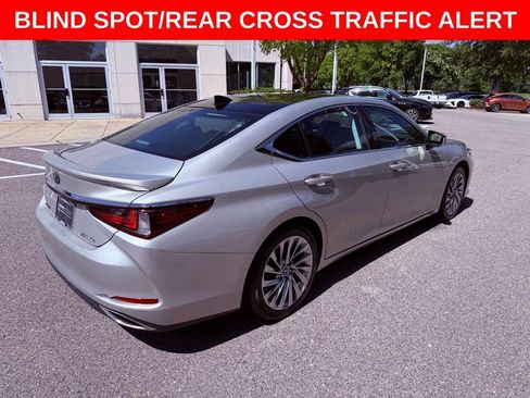Certified 2022 Lexus ES 350 Ultra Luxury w/ Accessory Package 2 FWD image 8