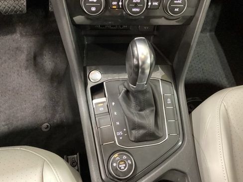 Used 2019 Volkswagen Tiguan SE AWD/4WD image 16