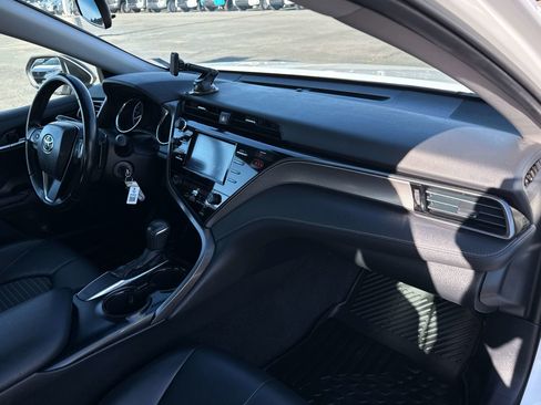 Used 2019 Toyota Camry SE FWD image 18