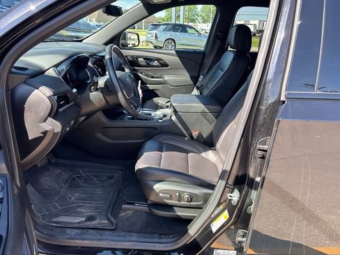 Used 2023 Chevrolet Traverse RS w/ LPO, Floor Liner Package AWD/4WD image 3