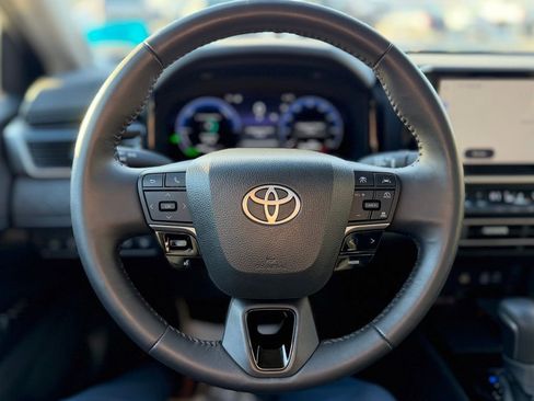 Used 2025 Toyota Camry XLE w/ Premium Package image 11