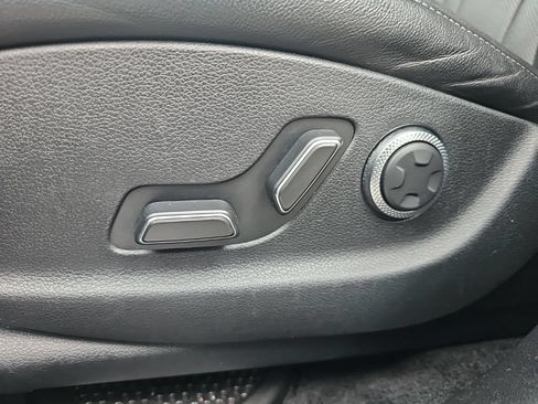 Used 2025 Genesis GV80 2.5T Standard AWD/4WD image 14