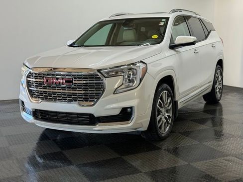 Used 2023 GMC Terrain Denali image 5
