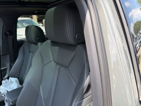 Used 2024 Audi Q3 2.0T Premium Plus AWD/4WD image 9