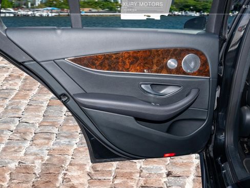 Used 2019 Mercedes-Benz E 300 4MATIC w/ Premium 1 Package image 10