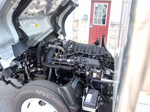 Used 2024 Isuzu NPR image 25