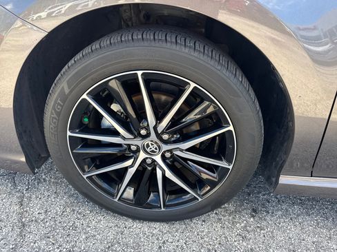 Used 2024 Toyota Camry SE image 11