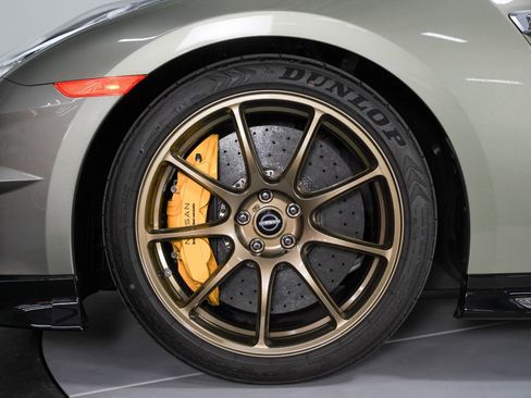 Used 2024 Nissan GT-R T-spec Dual-clutch 6-Speed Tra w/ Floor Mat Package image 17