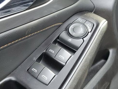 Used 2018 Chevrolet Traverse LT FWD image 12