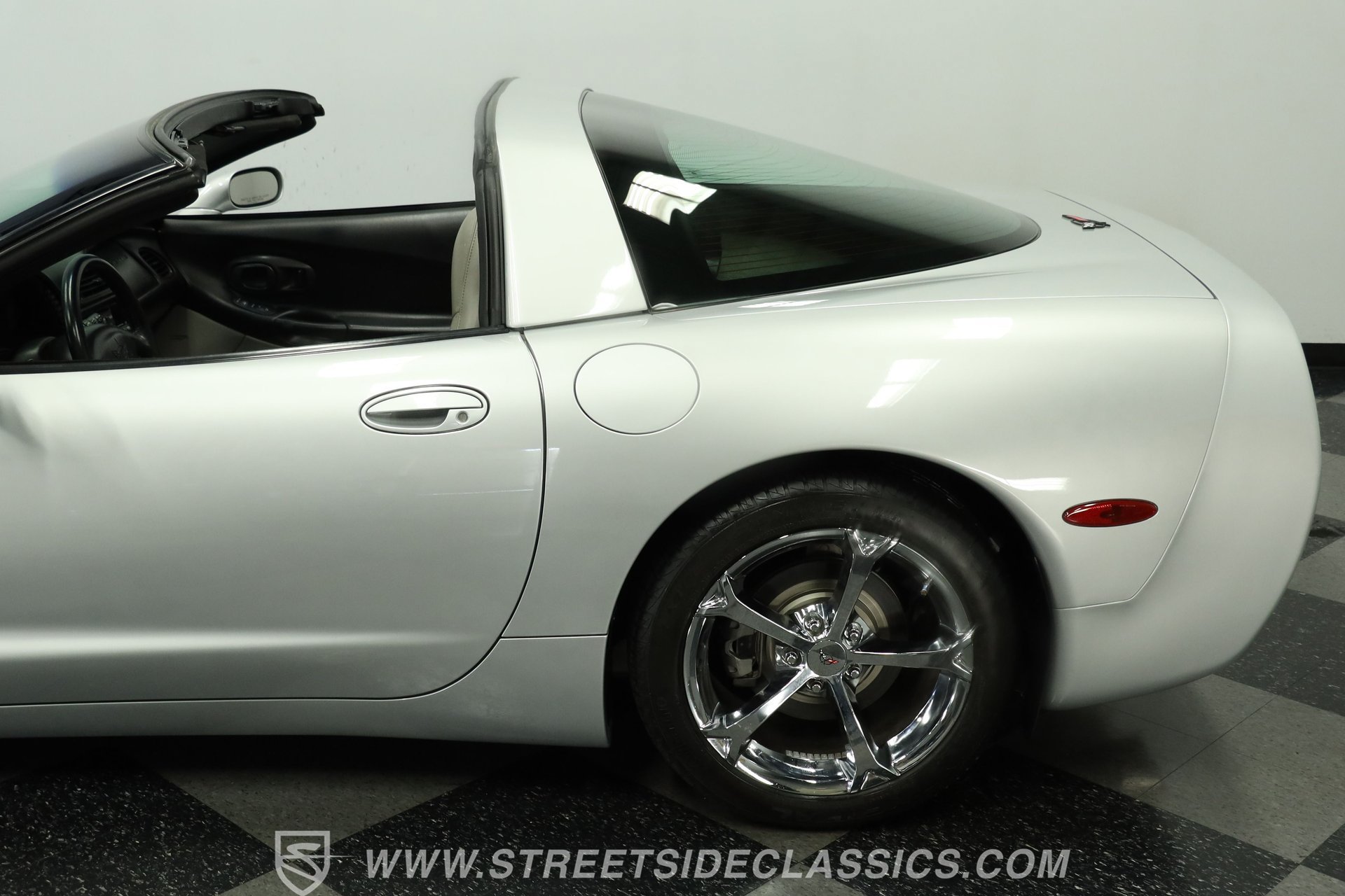 Used 1998 Chevrolet Corvette Coupe w/ Roof Pkg RWD image 23